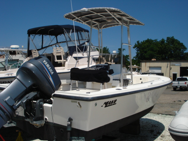 20' Mako Center Console
